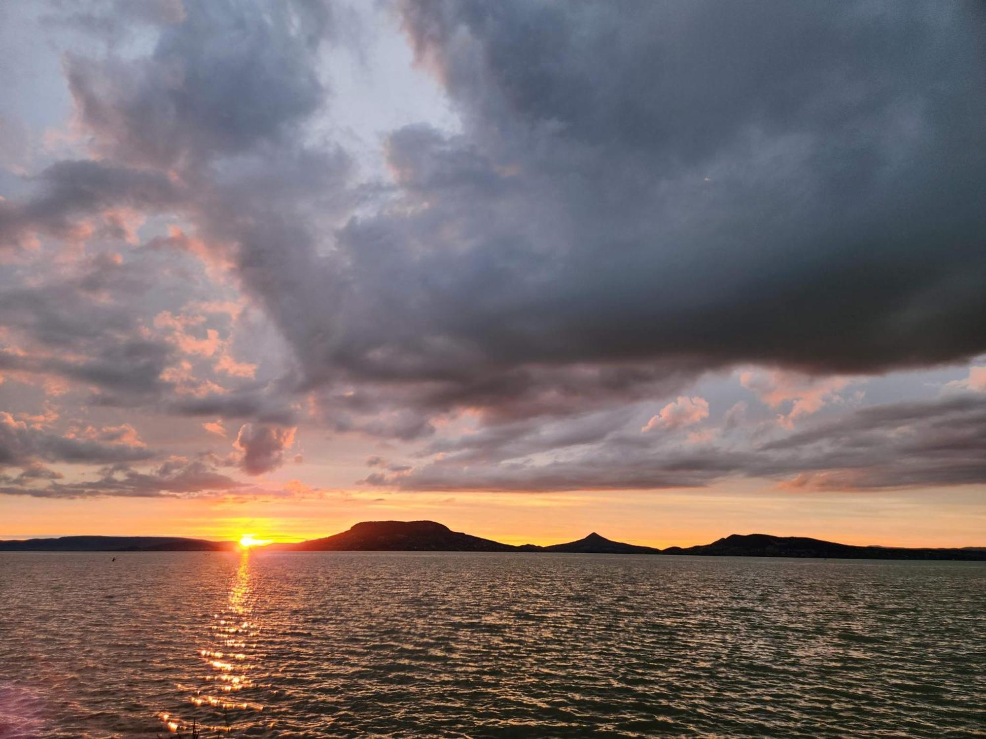 Sunset Resort - Lakeside Apartment Fonyód 外观 照片